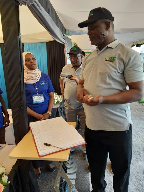 WAZIRI HASUNGA ATEMBELEA BANDA LA PSSSF MAONESHO YA NANENANE NYAKABINDI, SIMIYU, HUKU MAONESHO KIKANDA NAKO MFUKO WAENDELEA KUELIMISHA KUHUSU HIFADHI YA JAMII