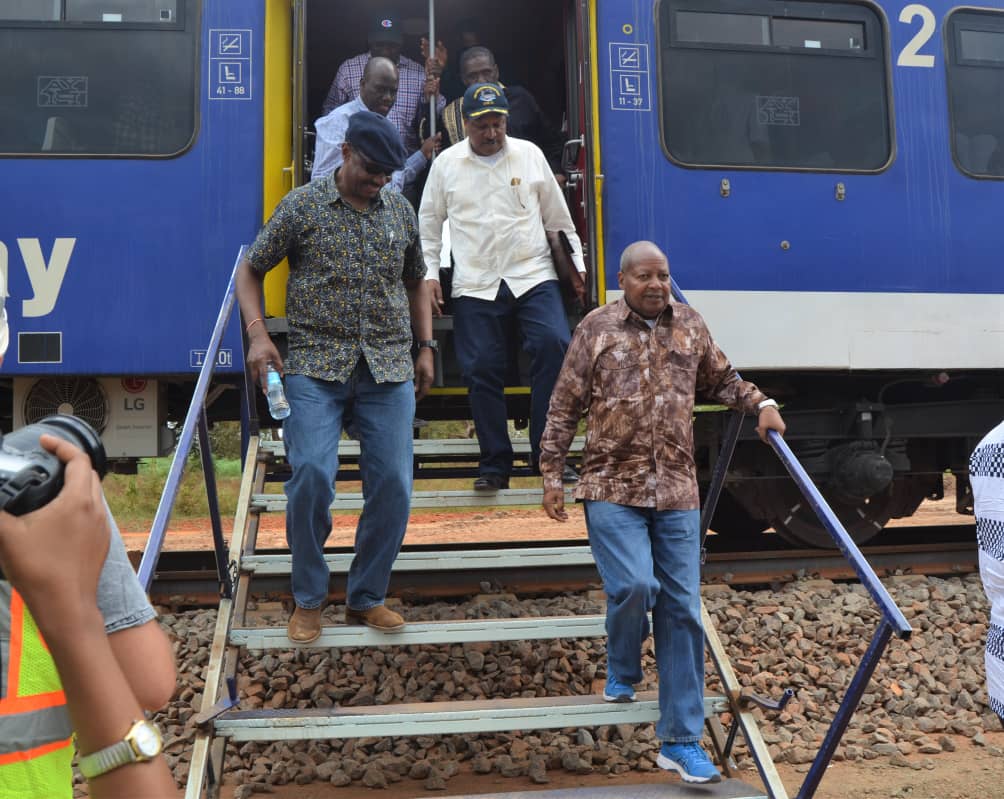 DKT. SLAA AWAKEMEA WATANZANIA WANAOIKOSOA SERIKALI MITANDAONI