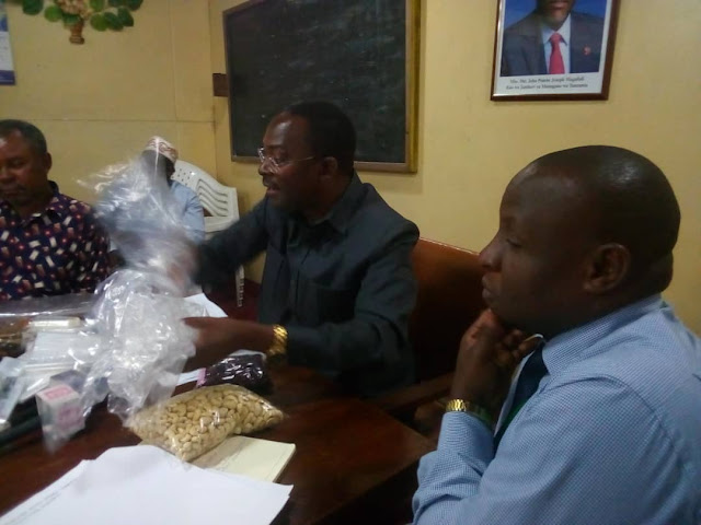 Waziri Simbachawene apiga stop vifungashio vya Plastiki