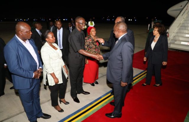 RAIS RAMAPHOSA WA AFRIKAKUSINI AKUTANA NA RAIS MAGUFULI IKULU
