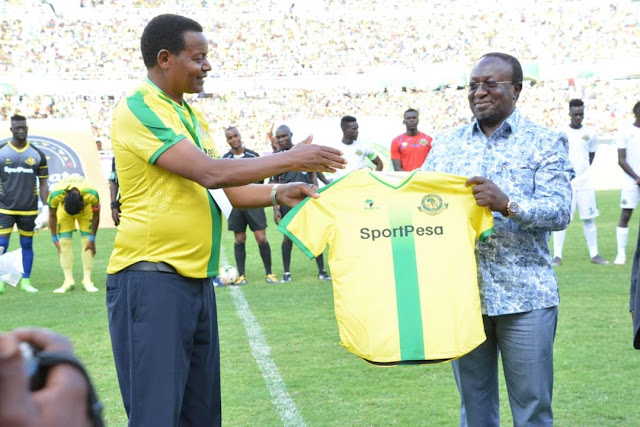 MWAKYEMBE APOKEA ZAWADI YA JPM, AWATAKA MASHABIKI KUJAZA UWANJA