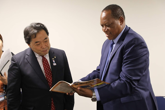 WAZIRI WA MAMBO YA NJE PROF JOHN KABUDI AFANYA MAZUNGUMZO NA MEYA WA NAGAI NCHINI JAPAN