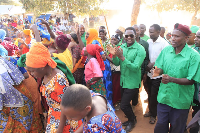 WANANCHI KATA YA IRISYA MKOANI SINGIDA WAFURAHIA KUPATA MAJI YA BOMBA
