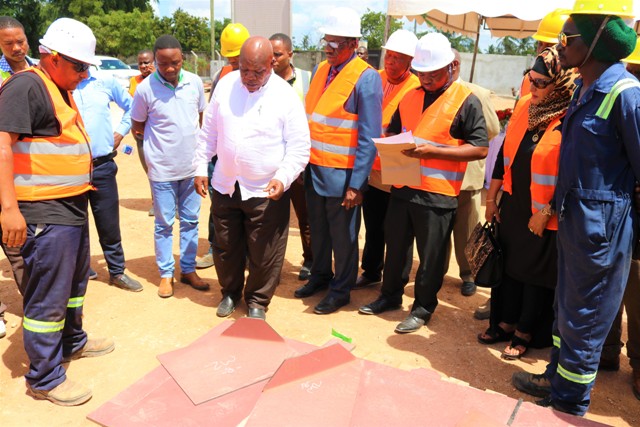 WAZIRI KAMWELWE AKAGUA ENEO LA MRADI UJENZI WA KIVUKO KIPYA CHA MAFIA NYAMISATI