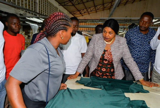 WAZIRI MHAGAMA ATEMBELEA KIWANDA CHA MAZAVA MKOANI MOROGORO