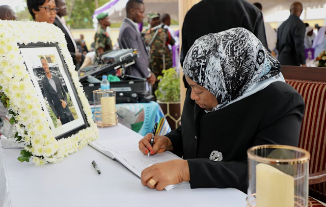 MAKAMU WA RAIS SAMIA SULUHU SASSAN AONGOZA WAOMBOLEZAJI KUAGA MWILI WA MAREHEMU NELSON MABEYU, MTOTO WA MKUU WA MAJESHI TANZANIA