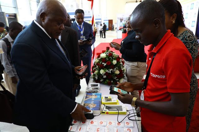 Waziri wa Ujenzi, Uchukuzi na Mawasiliano asajili laini