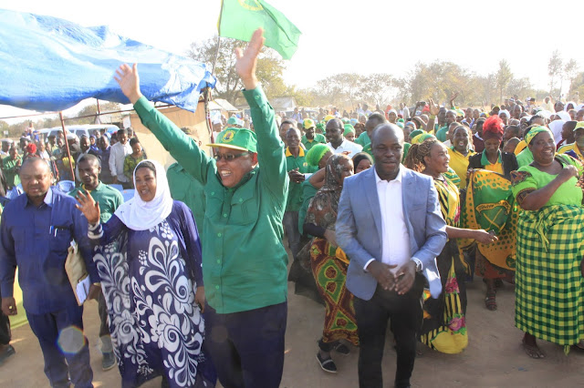 NAIBU WAZIRI WA MAJI AAGIZA MAOFISA WAKE KUBAKI KUPIGA KAMBI JIMBO LA SINGIDA MASHARIKI.