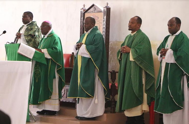 MKUU WA MAJESHI NCHINI JENERALI MABEYO ACHANGI ZAIDI YA MILIONI 40 UJENZI NYUMBA YA MAPADRI JIMBO LA RULENGE NGARA MKOA WA KAGERA