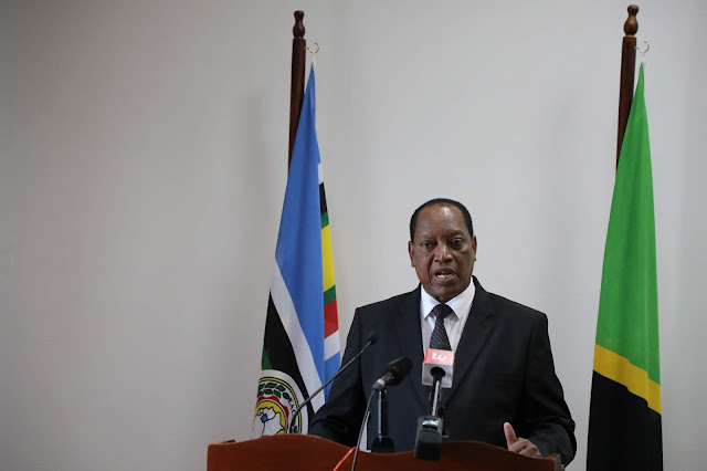 WAZIRI WA MAMBO YA NJE PROF. KABUDI AWAAGA WANAFUNZI WANAOKWENDA ISRAEL KUSHIRIKI MAFUNZO YA KILIMO