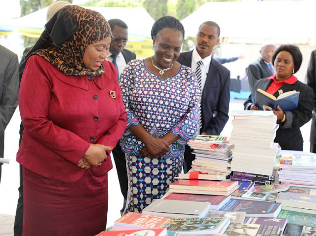 MAKAMU WA RAIS SAMIA AMUWAKILISHA RAIS MAGUFULI KWENYE MIAKA 25 YA CHUO KIKUU HURIA