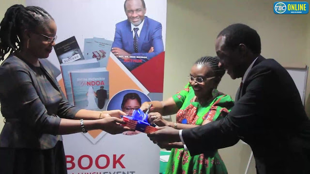 NAIBU WAZIRI STELLAH MANYANYA AZINDUA KITABU CHA MAFANIKIO YA SIRI ZA NDOA
