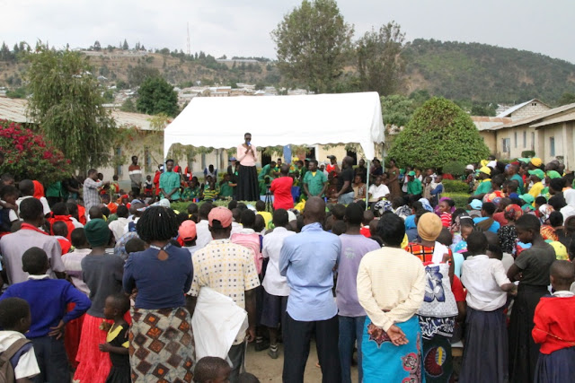 TAASISI YA TULIA TRUST YASAIDIA KUBORESHA MIUNDOMBINU YA ELIMU MKOANI MBEYA.