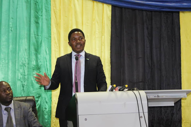 WAZIRI JAFO AZINDUA MAFUNZO YA TEHAMA KWA WALIMU “TEKNOLOJIA HAIEPUKIKI”