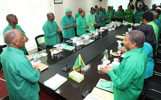 MWENYEKITI WA CCM RAIS DKK MAGUFULI AONGOZA KIKAO CHA KAMATI KUU YA HALMASHAURI KUU YA CCM JIJINI DAR ES SALAAM LEO