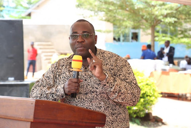 Dkt. Abbasi, Bosi PSSSF Watatua Kero ya Walimu Papo kwa Papo Simiyu