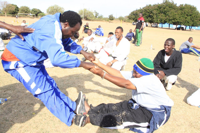 RC SINGIDA AONGOZA KUFUNGA MAADHIMISHO YA WIKI YA MAGONJWA YASIYO YA KUAMBUKIZA KWA KUFANYA MAZOEZI