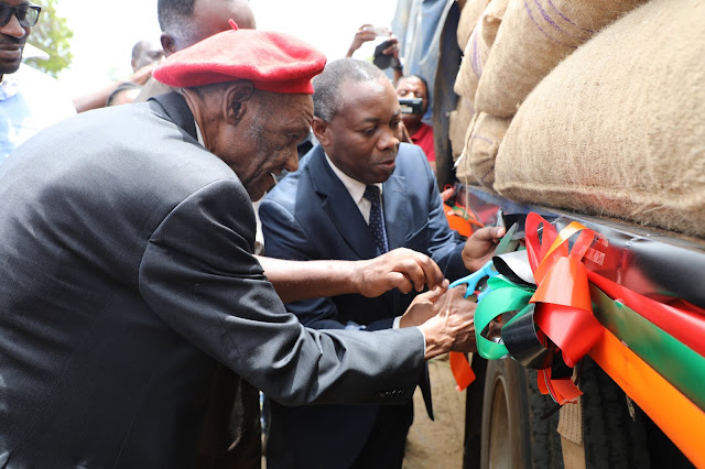 TANZANIA YAKABIDHI SHEHENA YA KWANZA YA MBEGU ZA KOROSHO NCHINI ZAMBIA