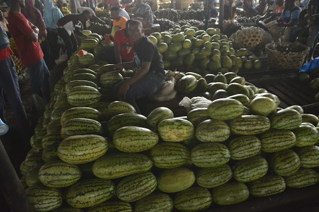 BIASHARA YA MATUNDA SOKO LA BURUGURINI,ILALA JIJINI DAR