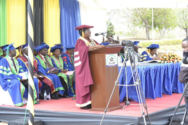 TAASISI YA UHASIBU NCHINI (TIA) KWA MARA YA KWANZA YATUNUKU SHAHADA KAMPASI ZA SINGIDA NA MWANZA