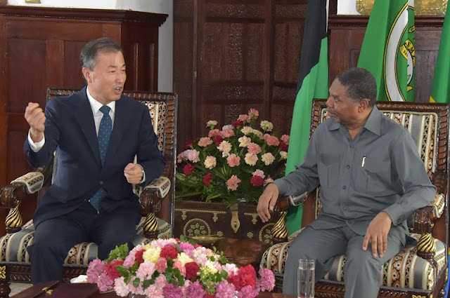 RAIS DK.SHEIN AKUTANA NA BALOZI WA JAMHURI YA KOREA NCHINI TANZANIA