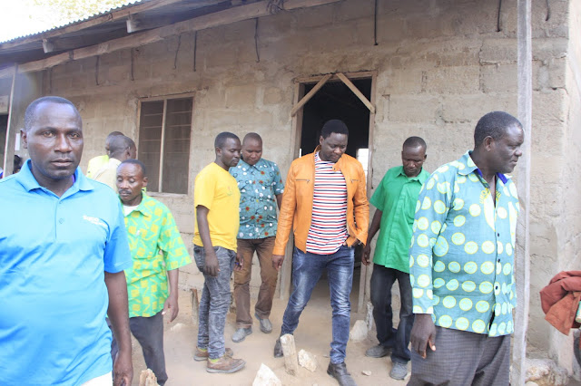 MBUNGE KINGU AKAGUA MIRADI YA MAENDELEO , AWAHAMASISHA WANANCHI KUJITOKEZA KWA WINGI KUPIGA KURA