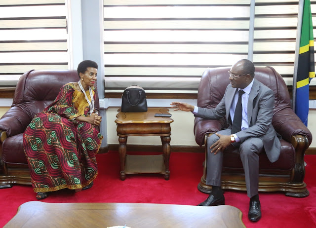 KATIBU WA BUNGE AKUTANA NA JAJI MSTAAFU DE MELLO, VIONGOZI WENGINE BUNGENI JIJINI DODOMA