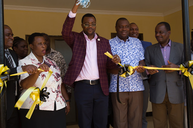 WAZIRI MPINA AZINDUA VITUO VYA UCHUNGUZI WA MAGONJWA YA MIFUGO SUMBAWANGA