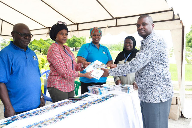 Mkuu wa Mkoa wa Kusini Pemba ameipongeza TCRA katika Kusogeza huduma kwa Wananchi.