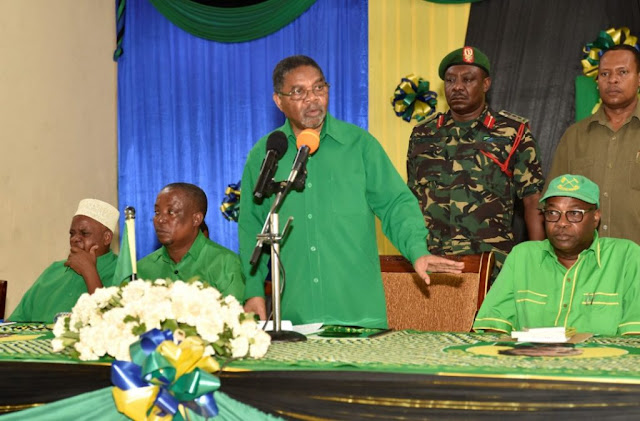 MAKAMU MWENYEKITI WA CCM ZANZIBAR NA RAIS WA ZANZIBAR.DK.SHEIN AZUNGUMZA NA WAZEE WA WILAYA YA DIMANI KICHAMA LEO