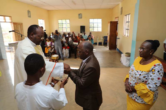 RAIS MAGUFULI ASHIRIKI MISA YA JUMAPILI PAROKIA YA MT.MARIA IMACULATA CHAMWINO JIJINI DODOMA
