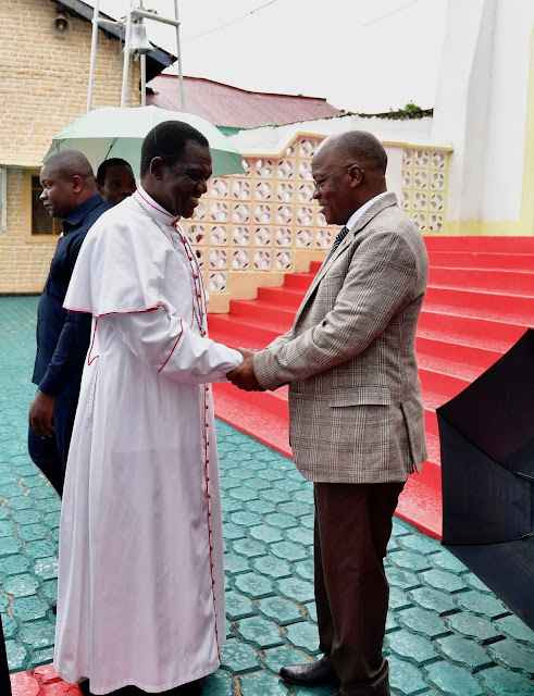 RAIS MAGUFULI PAMOJA NA MKEWE MAMA JANETH MAGUFULI WASALI MISA TAKATIFU DOMINIKA YA PILI YA MAJILIO KATIKA KANISA KUU LA EPIFANIA PAROKIA YA BUGANDO JIJINI MWANZA