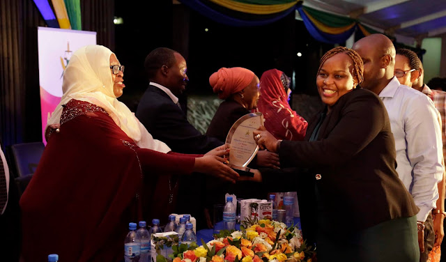 TANESCO KWA MARA YA TATU YAWA MSHINDI WA KWANZA KATIKA TUZO ZA UBORA KATIKA UANDAAJI WA TAARIFA ZA FEDHA KWA TAASISI ZA UMMA