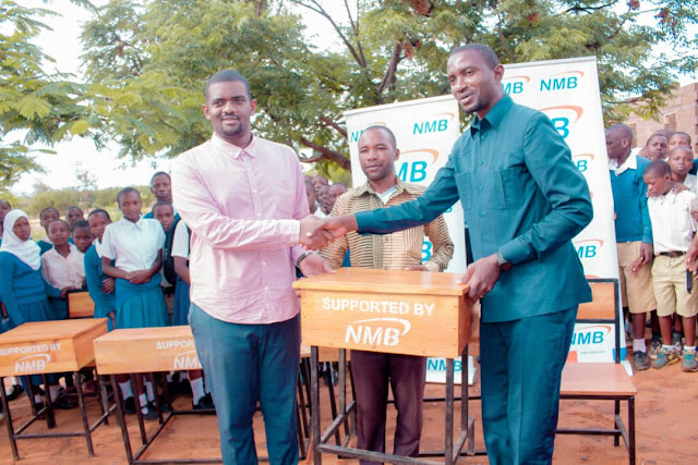 DC NDEJEMBI AKABIDHIWA VIFAA VYENYE THAMANI YA SH MILIONI 25 KWA AJILI YA UJENZI WA MADARASA