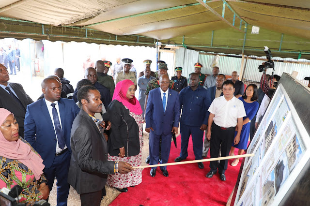 RAIS MAGUFULI AWEKA JIWE LA MSINGI SHULE YA SEKONDARI MWANAKWEREKWE MJINI ZANZIBAR