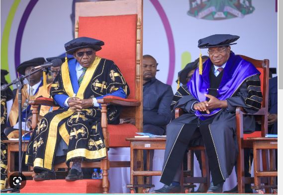 DKT.MPANGO,MHE.MIZENGO PINDA WAONGOZA  MAHAFALI YA 41 YA CHUO KIKUU HURIA,YUPO MHITIMU DKT.HAJI MNASI NA WENGINE