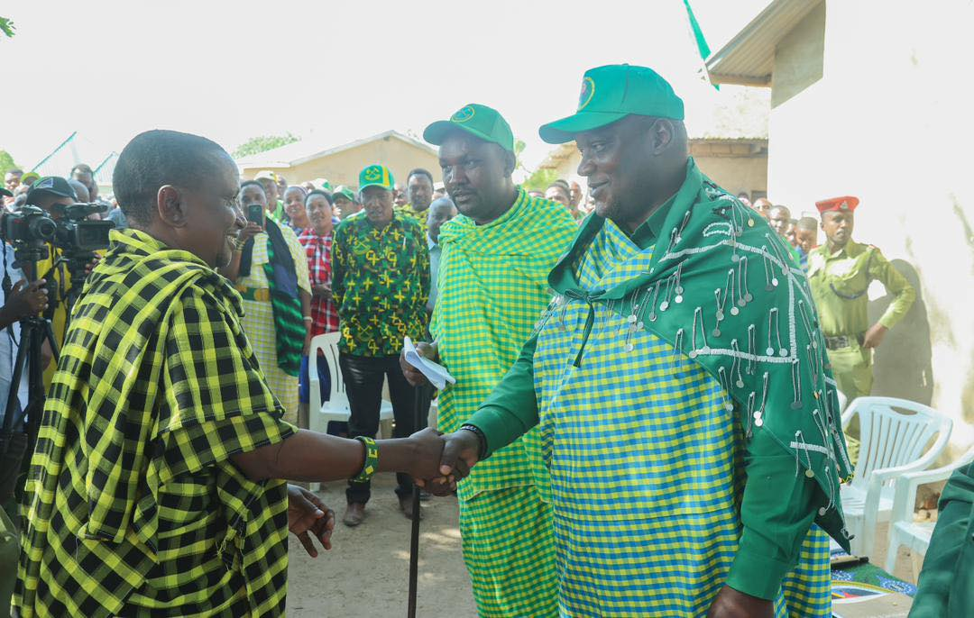 BILIONEA LAIZER USO KWA USO NA KATIBU MKUU CCM NDG.DANIEL CHONGOLO