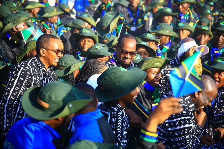 MBUNGE  SILAA NA DC  EDWARD MPOGOLO WAONGOZA MAPOKEZI YA MWENGE WA UHURU WILAYANI ILALA JIJINI DAR  ES SALAAM