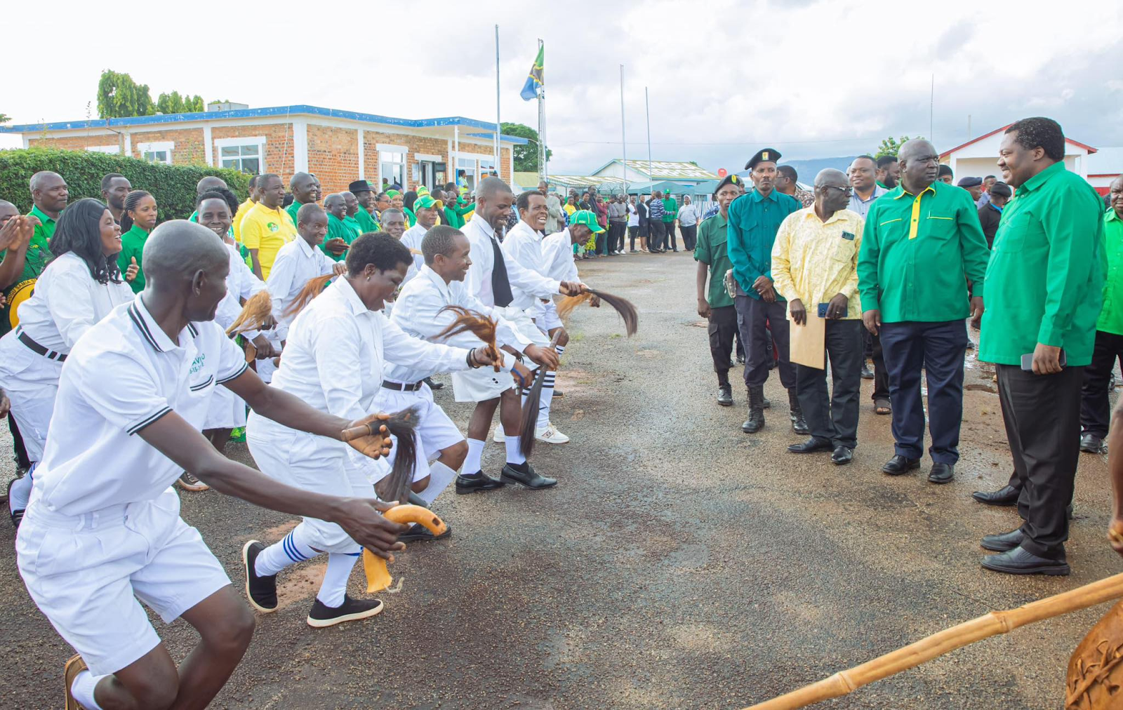 Dkt. Nchimbi awaaga wana Songea ”KILA LA HERI, KAZI NJEMA”