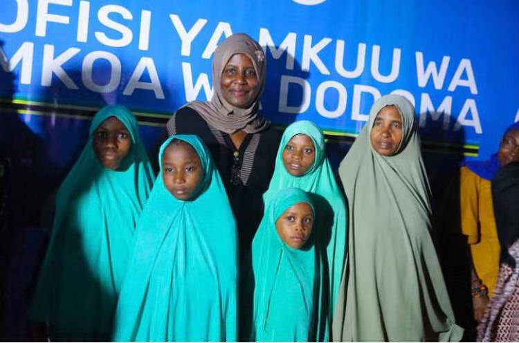 Jionee hapa RC SENYAMULE alivyofanya hafla ya IFTAR  na kufuturisha makundi mbalimbali pamoja na wana dodoma jijini humo