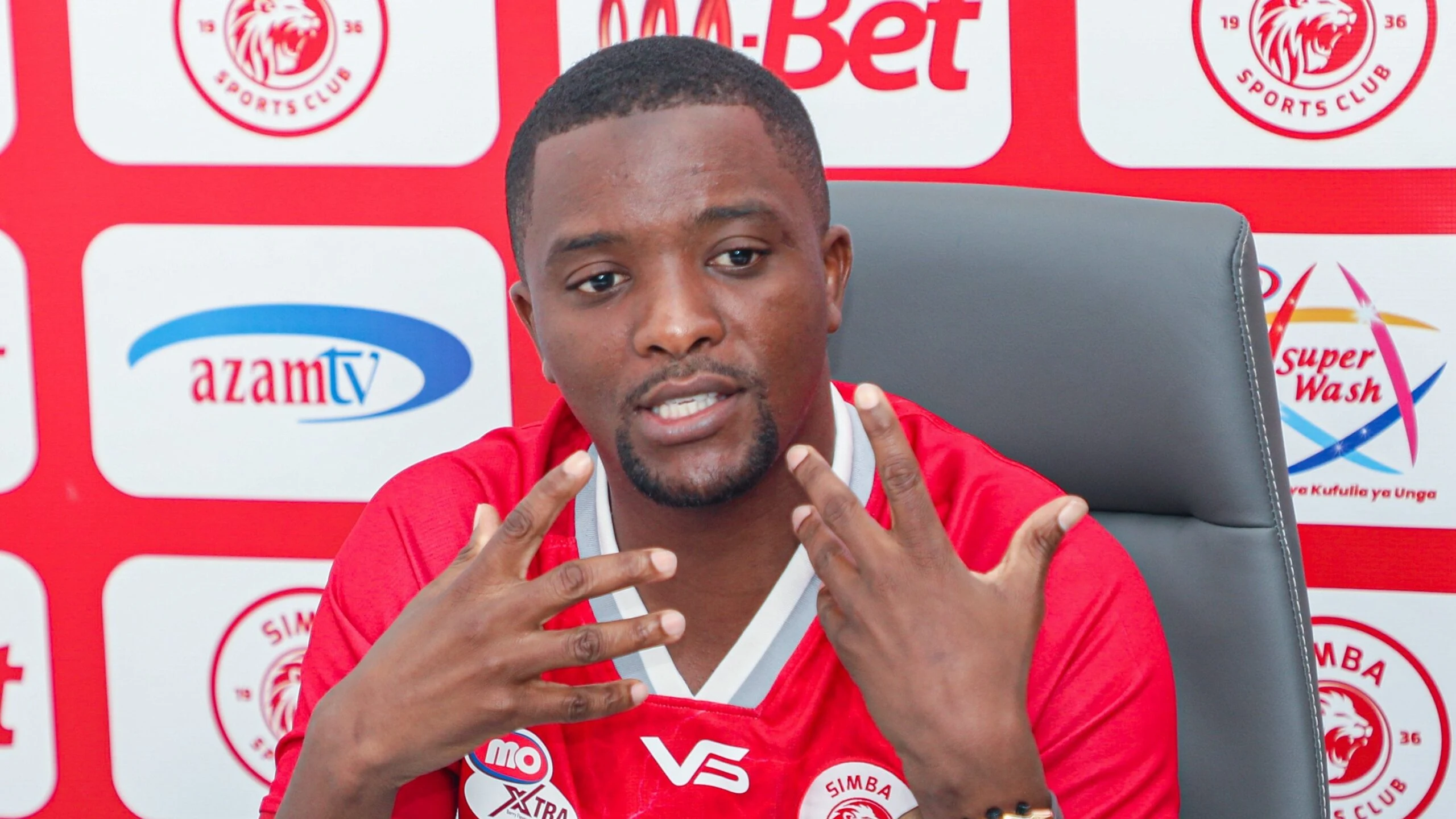 Ahmed Ally Awatuliza Mashabiki Simba Baada ya Kufungwa na Yanga