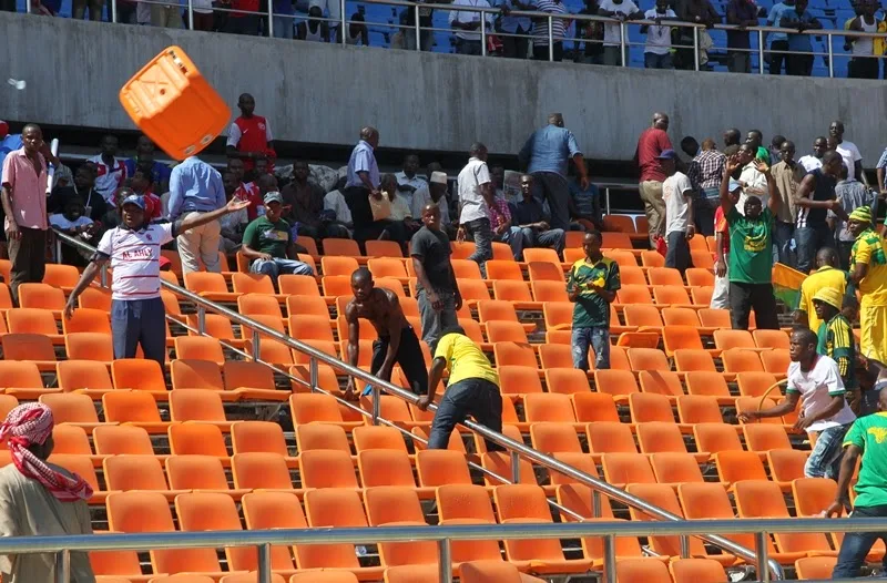 Hii Ndio thamani ya Viti Vilivyoharibiwa na Mashabiki wa Simba Jana uwanja wa Mkapa, ni zaidi ya Milioni hizi