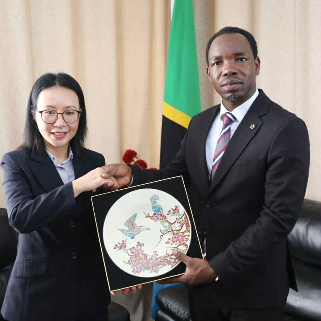 Waziri Katambi akutana na Balozi wa China Nchini